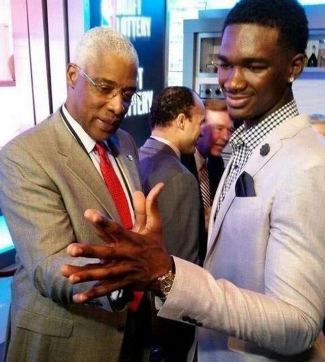 U17世界杯：意大利1-0布基纳法索晋级四强，坎帕涅洛制胜（U17世界杯：意大利1-0击退布基纳法索挺进四强，坎帕涅洛打入制胜球）