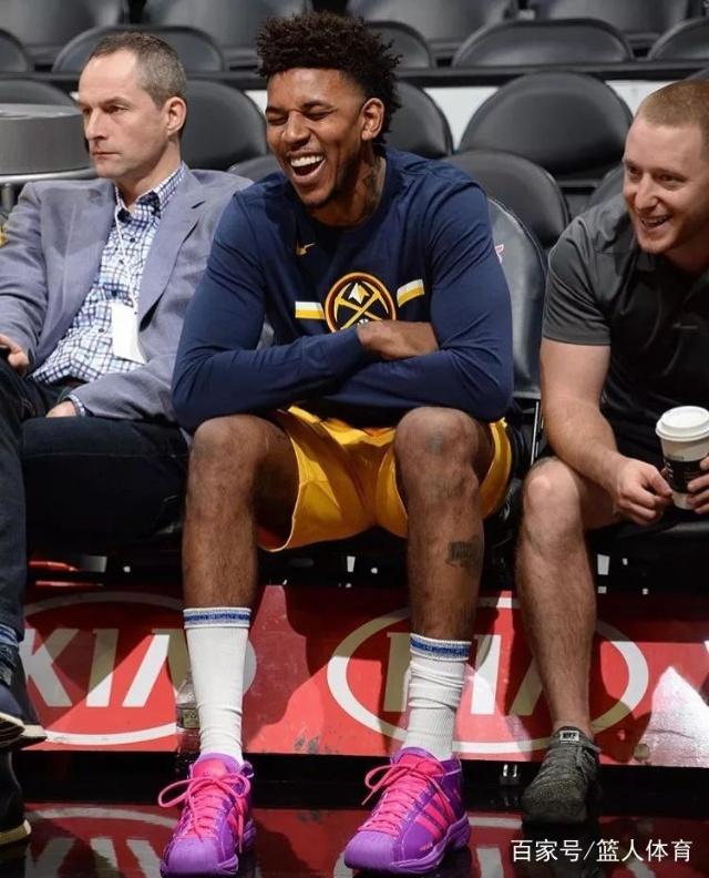 记者：罗马已与齐尔克泽经纪人谈判，球员愿意接受降薪（记者：罗马已与齐尔克泽经纪团队接触，球员愿意降薪）