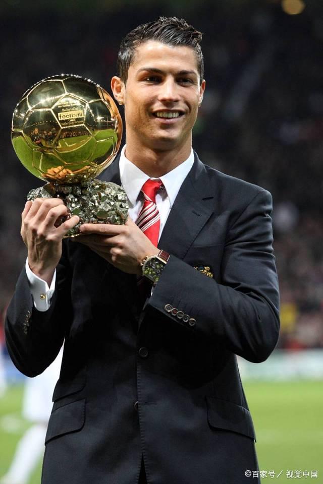 都体：弗拉霍维奇遭遇左腿拉伤，预计将缺阵至今年年底（都灵体育报：弗拉霍维奇左腿拉伤，预计缺席至年末）