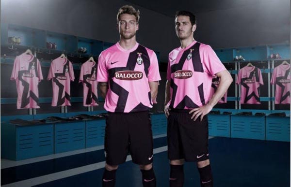 小蜜蜂英超对阵升班马豪取10连胜，伯恩利本赛季丢球第三多（英超小蜜蜂对升班马豪取10连胜，伯恩利本季失球数排名第三）