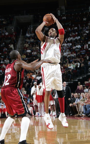 球队还能挽救吗？伦纳德：现在还早，我们还有62场比赛要打（球队还有救吗？伦纳德：别急，赛季还早，后面还有62场）