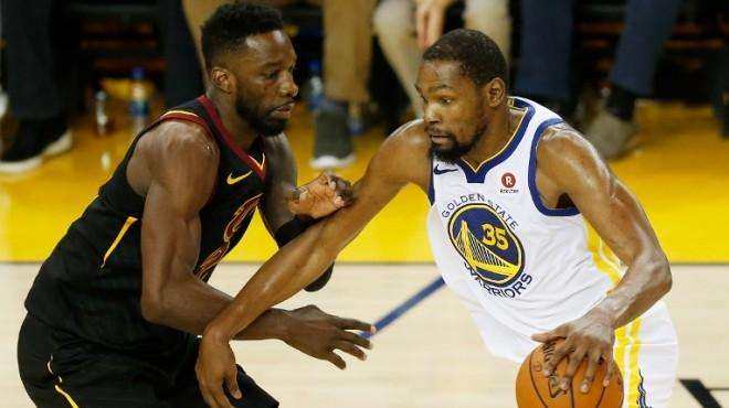 科斯塔库塔：库普梅纳斯踢后卫失误太多，位置提前有利于进攻（科斯塔库塔：库普梅纳斯打后卫失误频繁，前移更能激活进攻）