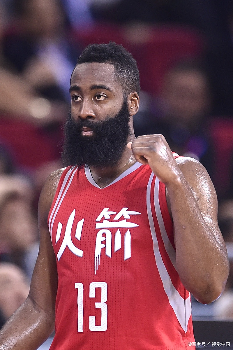 泰州举办“苏超泰州英雄大会”，市民夹道欢迎泰州队将士凯旋（泰州举行“苏超泰州英雄大会”，市民夹道相迎泰州队凯旋）